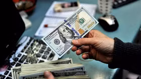 Tỷ giá USD ngày 23/8: Đồng USD tiếp tục đu đỉnh