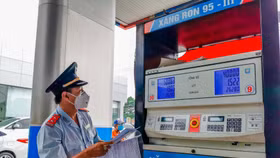Lùi lịch điều chỉnh giá xăng dầu tới sau Tết Quý Mão