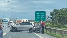 Buồn ngủ, mất lái... một ô tô đâm thẳng vào đuôi xe tập lái