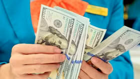 Ngân hàng Nhà nước điều chỉnh giảm giá bán USD lần đầu tiên trong năm 2022