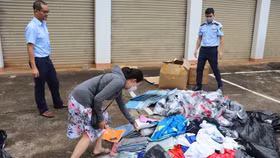 Cục QLTT Đắk Lắk yêu cầu tiêu hủy nhiều sản phẩm giả mạo nhãn hiệu Nike, Adidas