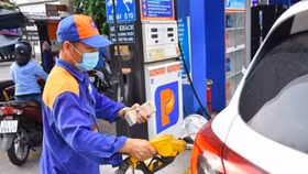 Giá xăng tăng gần 1.000 đồng/lít ngay sau kỳ nghỉ Tết Nguyên đán