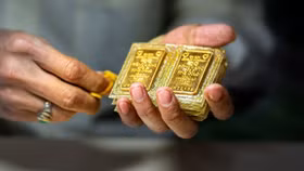 Vàng thất thế, đồng USD chiếm thế thượng phong