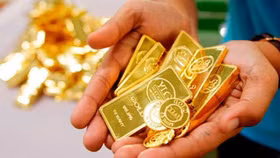 Giá vàng hôm nay 28/7: Vàng bật tăng mạnh sau khi Fed nâng lãi suất