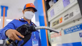 Năm 2023, giảm thuế bảo vệ môi trường đối với xăng xuống 2.000 đồng/lít