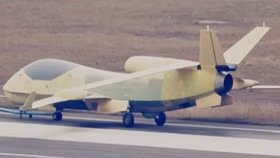 Trung Quốc tung UAV Rồng bay (Xianglong) theo dõi chiến hạm Mỹ trên eo biển Đài Loan