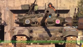 Video cận cảnh tăng T-90 phá hủy mục tiêu cơ giới của khủng bố ở Syria