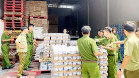 Tập trung đấu tranh với tội phạm buôn lậu, gian lận thương mại, hàng giả, hàng cấm