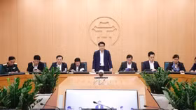 Hà Nội cảnh báo có lây nhiễm chéo Covid-19, người dân nên ở nhà