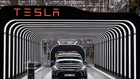 Tesla mất 126 tỷ USD giá trị vì nhà đầu tư lo ngại về cách Elon Musk thôn tính Twitter