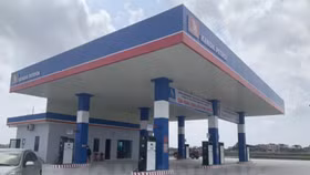 Công ty Xăng dầu Kenda bị niêm phong cửa hàng vì bán xăng pha nước cho khách