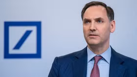 Deutsche Bank giải thích cho quyết định không rời khỏi Nga