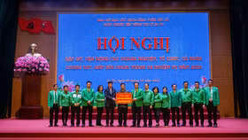 Tập đoàn Mai Linh mang hơi ấm đến trẻ em vùng cao