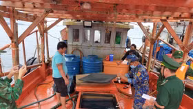 Tạm giữ 2 tàu vận chuyển hơn 62.000 lít dầu DO không rõ nguồn gốc tại Kiên Giang