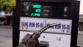 Giá xăng vượt mốc 22.000 đồng/lít