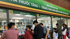 Thủ tướng yêu cầu đảm bảo thuốc, trang thiết bị y tế phục vụ khám chữa bệnh