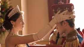 150.000 USD đạo cụ cổ bị đánh cắp từ phim trường series truyền hình về hoàng gia Anh