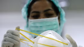 Quan chức Mỹ "đau đầu" với những vụ lừa đảo khẩu trang hàng trăm triệu USD