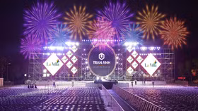 Bắt mắt sân khấu đêm nhạc hội chào xuân 2021 lớn nhất khu vực Đồng bằng sông Cửu Long