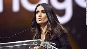 Minh tinh Salma Hayek chia sẻ những trải nghiệm bản thân trong “cuộc chiến” với Covid-19
