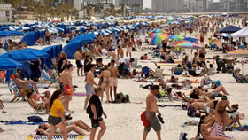 “Bỏ ngoài tai” lời khuyên y tế, hàng chục thanh niên Mỹ dương tính với Covid-19