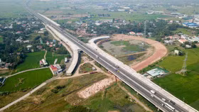 Cao tốc Bến Lức – Long Thành tiếp tục chậm tiến độ vì thiếu mặt bằng