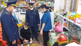 QLTT Lạng Sơn phối hợp với Cảnh sát giao thông tỉnh thu giữ hàng nghìn bộ kit test nhanh Covid-19 nhập lậu