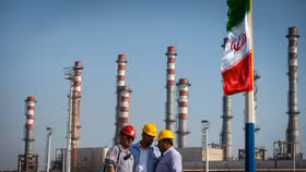 Iran sẽ tiếp tục phát triển ngành công nghiệp dầu mỏ bất chấp lệnh trừng phạt của Mỹ
