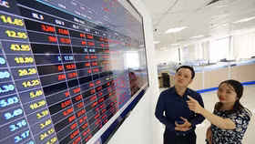 Phát triển đa dạng hóa sản phẩm trên thị trường chứng khoán hướng tới hoàn chỉnh cấu trúc thị trường