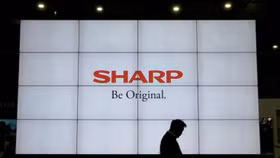 Sharp Nhật Bản đệ đơn kiện Tesla vì vi phạm bằng sáng chế công nghệ