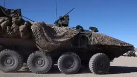 Lính thủy đánh bộ Mỹ thử nghiệm trên bộ xe đổ bộ lưỡng cư ACV