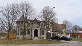 Canada và chuyện săn nhà "mùa Covid"