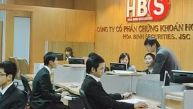 Chủ tịch Chứng khoán Hòa Bình (HBS) đệ đơn từ nhiệm