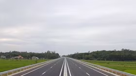 Cao tốc Bắc – Nam vừa chậm tiến độ lại đội vốn giải phóng mặt bằng ở một số địa phương