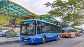 Để kiểm soát dịch, Hà Nội giãn cách hành khách trên phương tiện vận tải