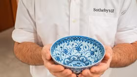 Chiếc bát 35 USD được bán với giá hơn 700.000 USD