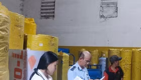 Số vụ buôn lậu, buôn bán hàng giả ở TP.HCM tăng chóng mặt