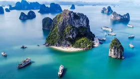 Vịnh Hạ Long lọt top điểm đến đẹp nhất thế giới 2022