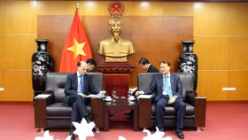 Thứ trưởng Đỗ Thắng Hải làm việc với Đại sứ Argentina tại Việt Nam