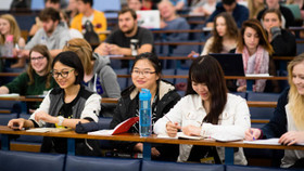 Lượng học sinh quốc tế giảm có thể khiến Hoa Kỳ mất 4,5 tỷ USD