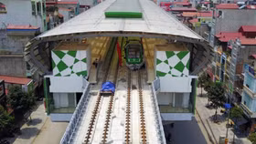 Đường sắt Cát Linh - Hà Đông xuất hiện vết nứt dài: Ban quản lý nói gì?