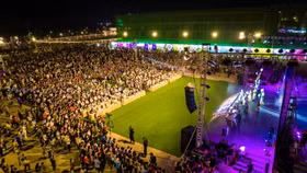 Hàng vạn du khách đổ về Lạng Sơn khai mạc Lễ hội Kỳ Hoa 2022