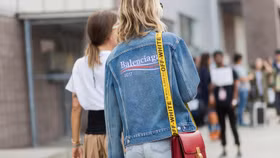 Giới trẻ vẫn sẵn sàng “mở hầu bao” mua hàng xa xỉ bất chấp đại dịch