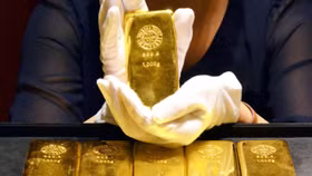 Giá vàng thế giới tăng gần 2% trong tuần qua