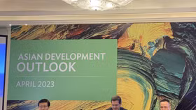 ADB: Kinh tế Việt Nam có thể đối diện với những bất lợi toàn cầu nhờ chính sách hỗ trợ tăng trưởng