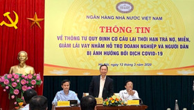 Ngân hàng cơ cấu nợ, giảm lãi vay cho doanh nghiệp "cầm cự" qua dịch Covid-19