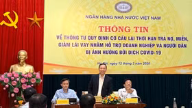 Ngân hàng cơ cấu nợ, giảm lãi vay cho doanh nghiệp "cầm cự" qua dịch Covid-19