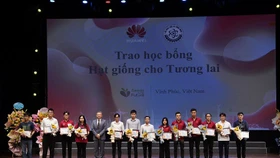 Huawei trao tặng 50 suất học bổng Hạt giống cho Tương lai tại Ngày hội Techfest Vĩnh Phúc 2022
