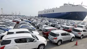 Tháng 7/2022: Ô tô nhập khẩu về Việt Nam tăng mạnh lên 14.360 xe