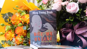 Lễ ra mắt sách “Đức Mẹ online” và đón nhận “Hồ sơ Di sản chiến tranh Việt Nam”